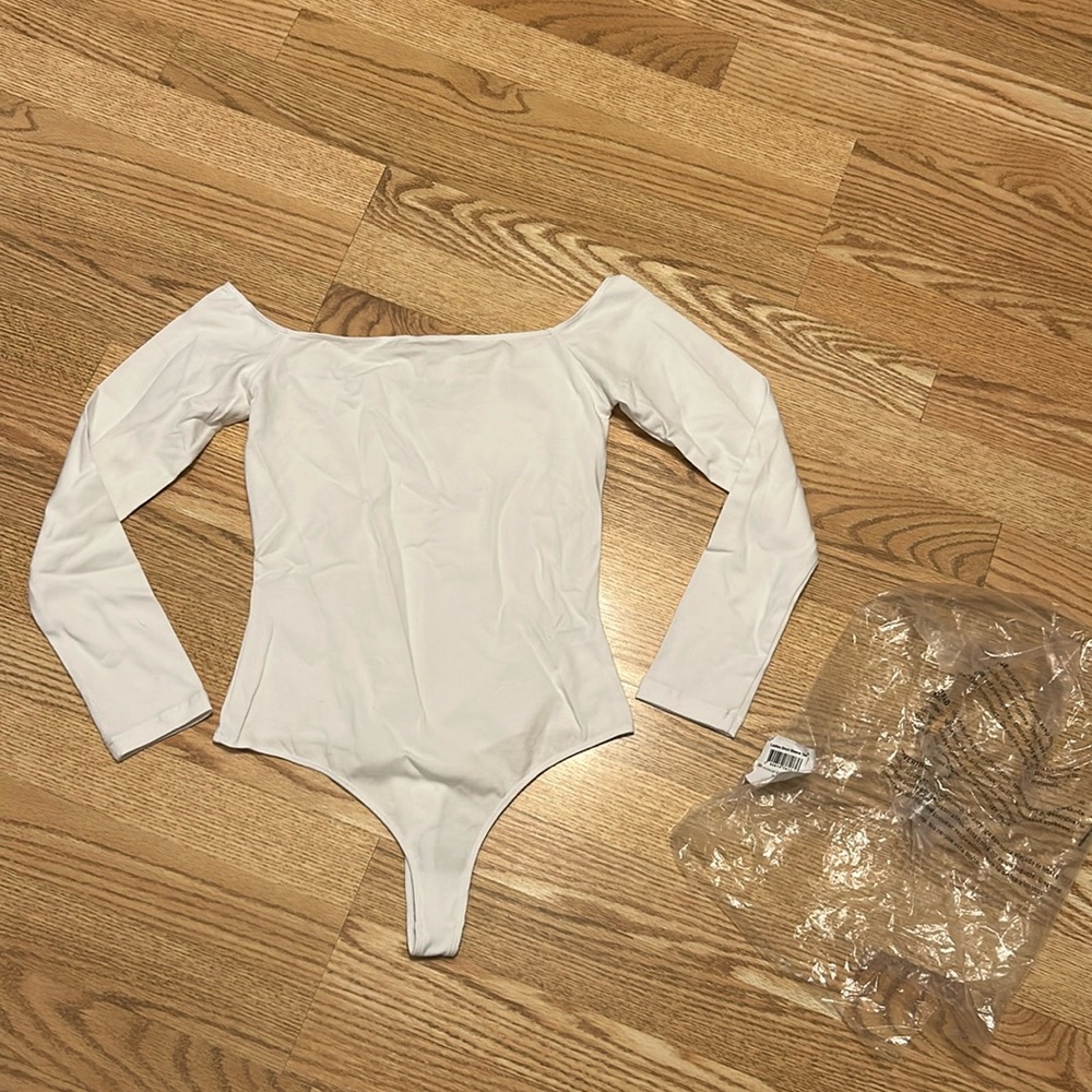 American Apparel white long sleeve bodysuit sz M